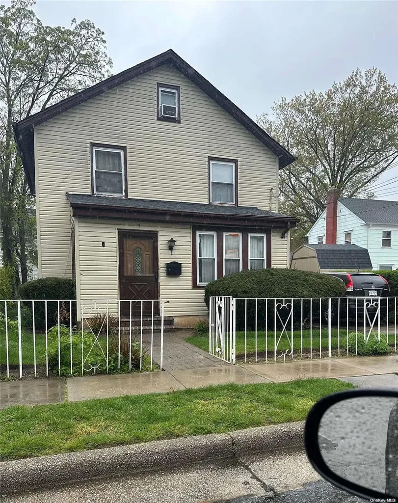 7 Nostrand Place Hempstead NY 11550