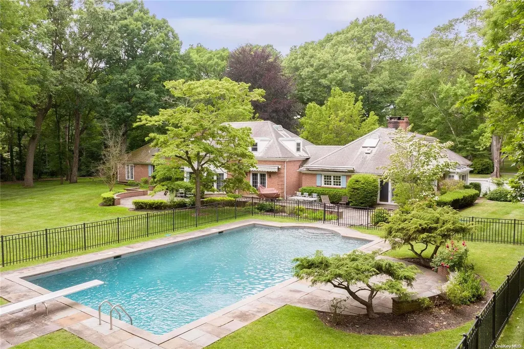 155 Horseshoe Road Mill Neck NY 11765