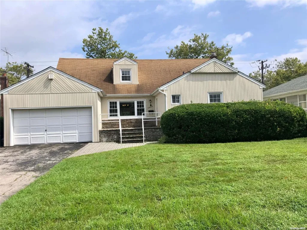 1697 Fenimore Road Hewlett NY 11557
