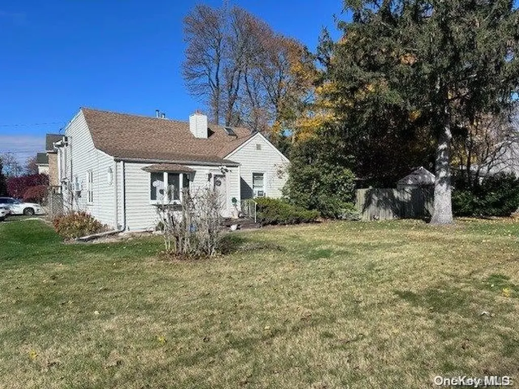 69 Main Parkway E Plainview NY 11803