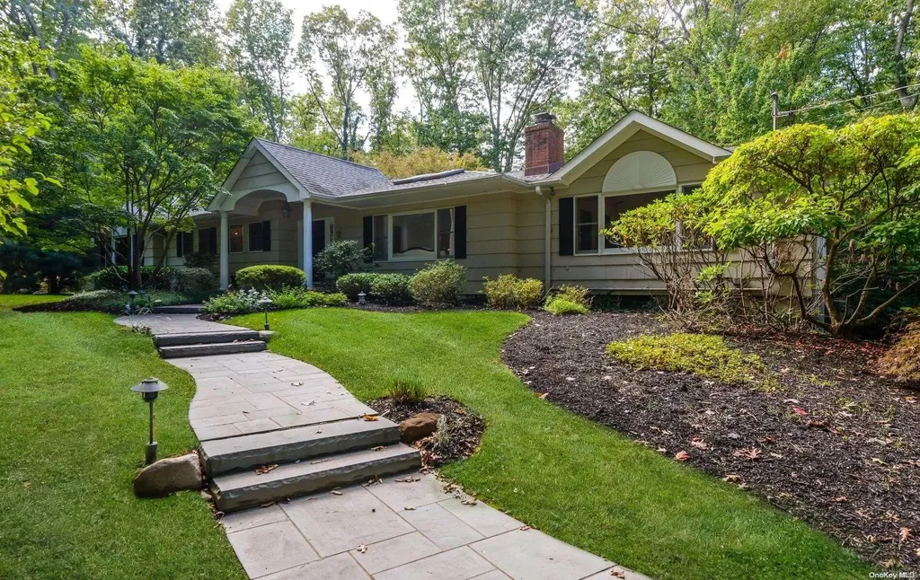 25 Soundview Drive N Lloyd Harbor NY 11743