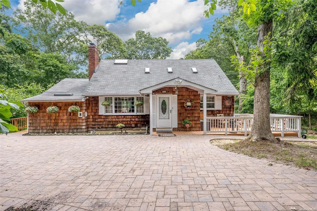 27 W Bartlett Road Middle Island NY 11953