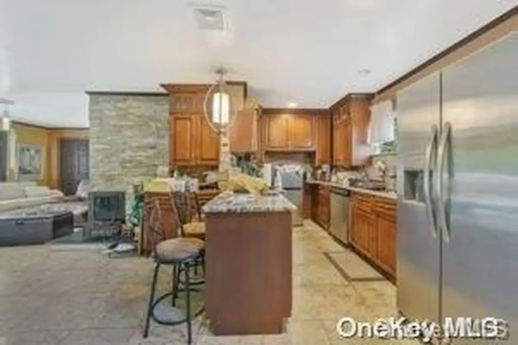 8 Ridge Drive E Roslyn NY 11576