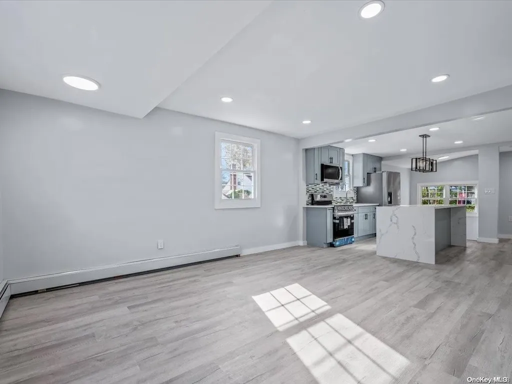 313 Baer Place New Hyde Park NY 11040