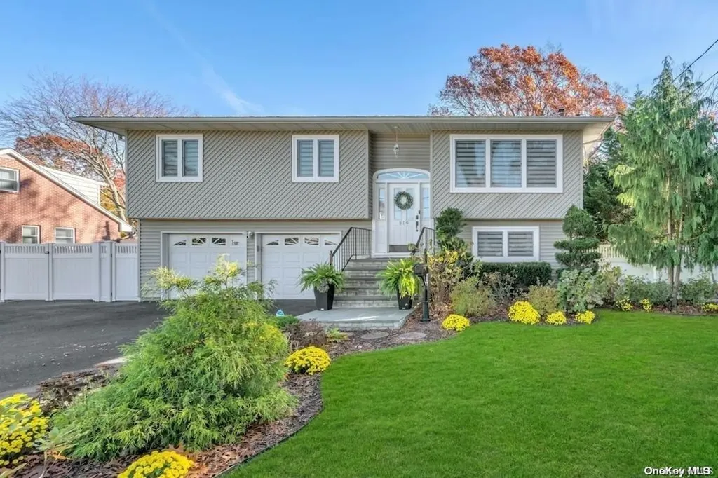 819 Sandra Avenue West Islip NY 11795