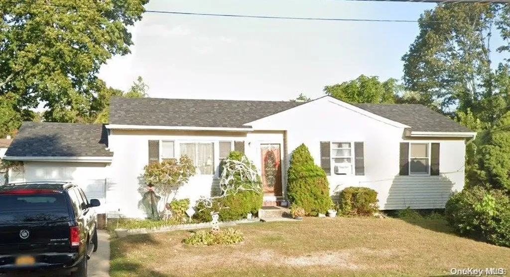 71 Applegate Drive Central Islip NY 11722