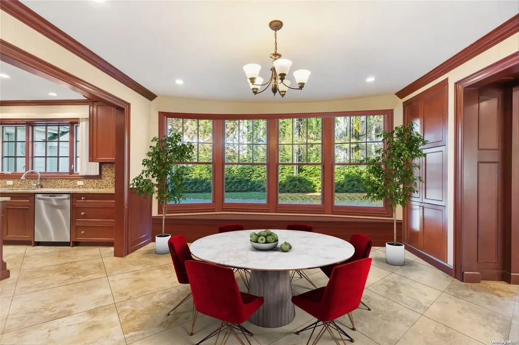 11 Nassau Drive Great Neck NY 11021