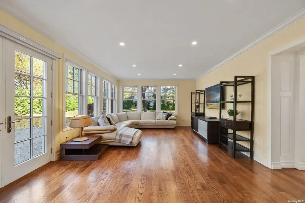 11 Nassau Drive Great Neck NY 11021