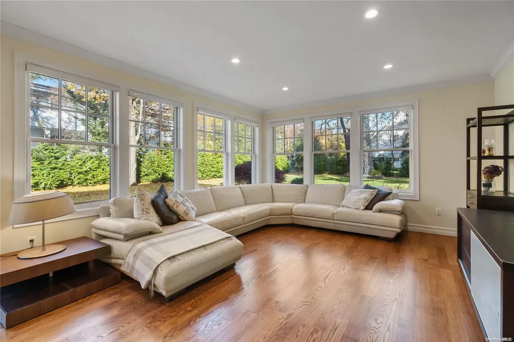 11 Nassau Drive Great Neck NY 11021