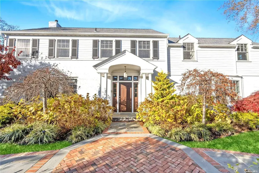 11 Nassau Drive Great Neck NY 11021