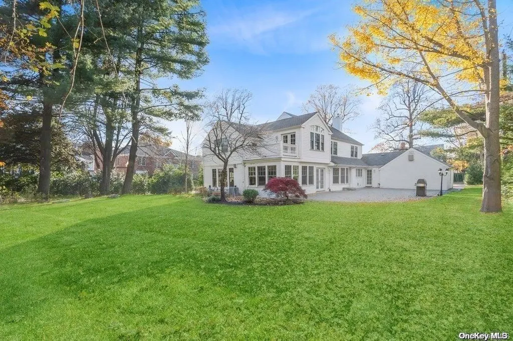 11 Nassau Drive Great Neck NY 11021