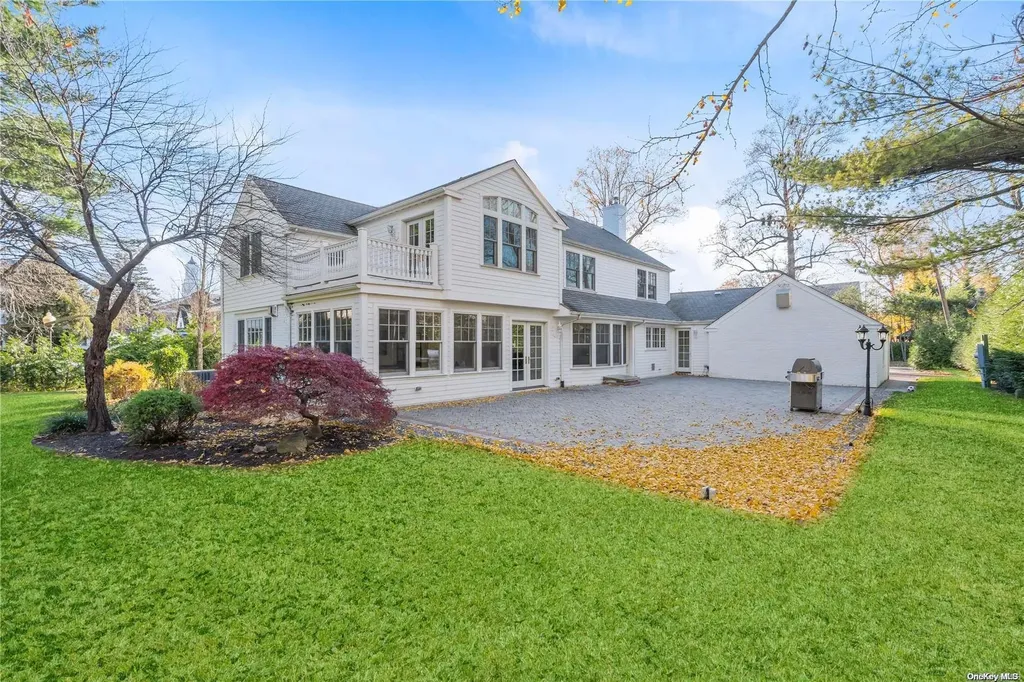 11 Nassau Drive Great Neck NY 11021