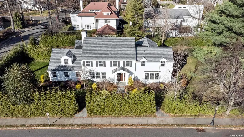 11 Nassau Drive Great Neck NY 11021