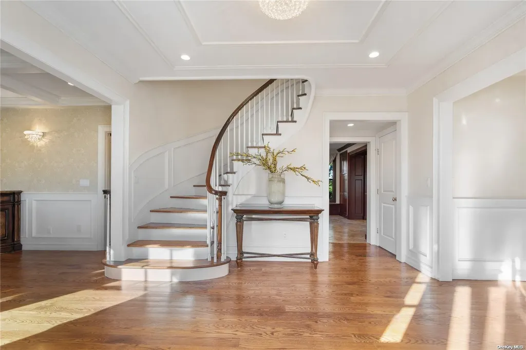 11 Nassau Drive Great Neck NY 11021