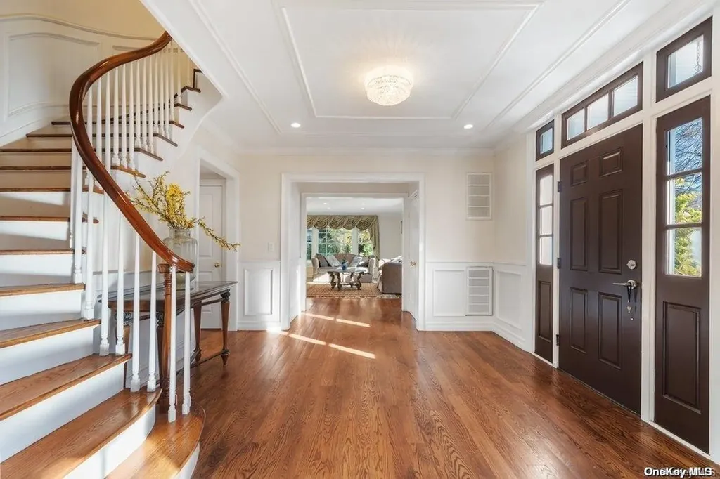 11 Nassau Drive Great Neck NY 11021