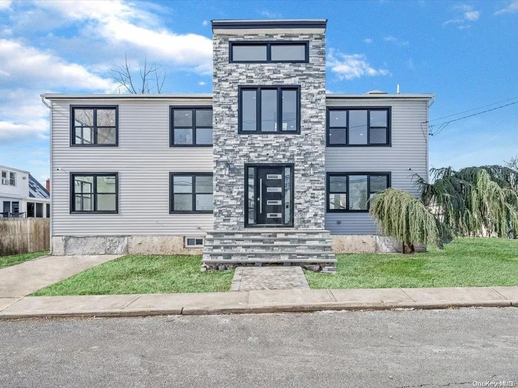 123 Waldorf Avenue Elmont NY 11003