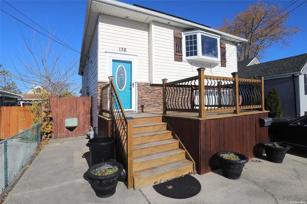 138 W Santa Barbara Road Lindenhurst NY 11757