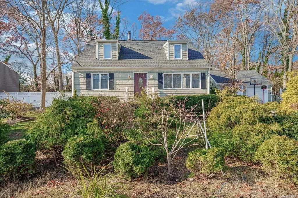 22 White Oak Drive Smithtown NY 11787