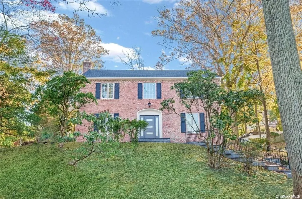 10 Crescent Road Great Neck NY 11021