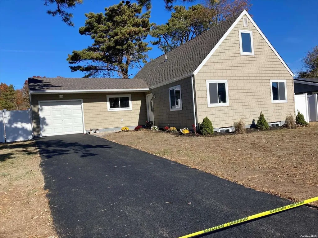 15 Julie Crescent Central Islip NY 11722