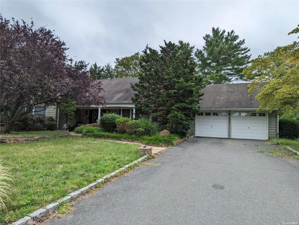 4 Maureen Lane Stony Brook NY 11790