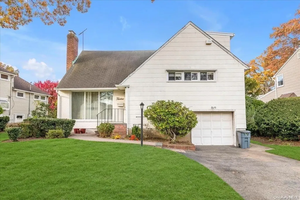 12 Willow Avenue Merrick NY 11566
