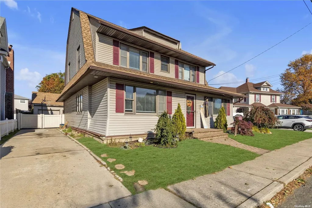 11 Watts Place Lynbrook NY 11563