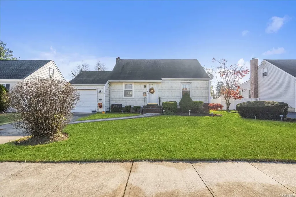 11 Carson Street Bethpage NY 11714
