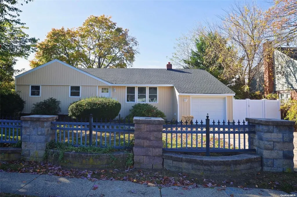 672 Deer Park Avenue Babylon NY 11702