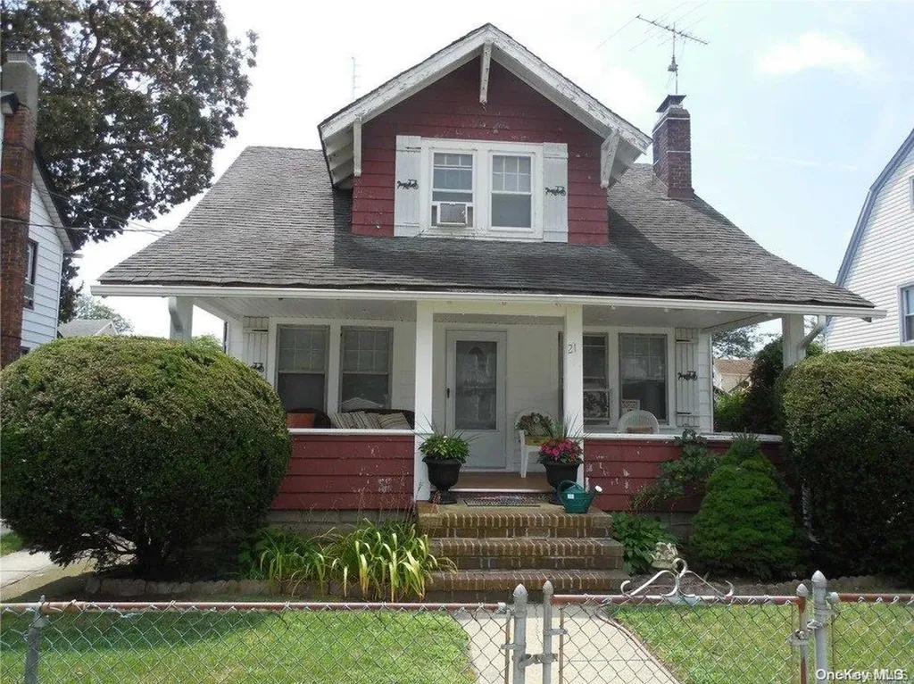 21 Stillwell Place Freeport NY 11520