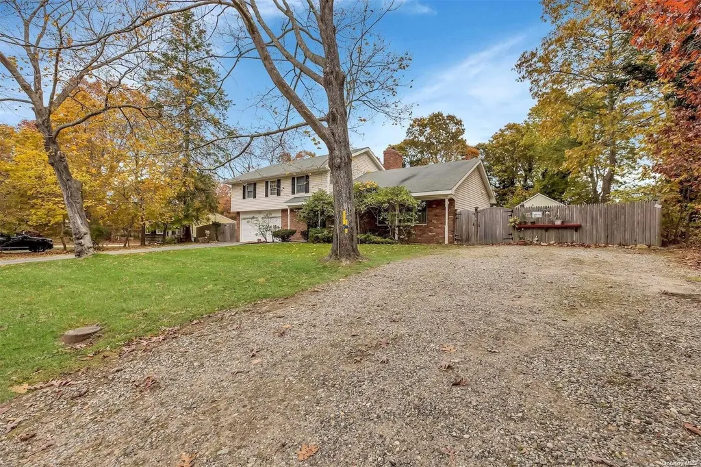 18 Westerly Road Hampton Bays NY 11946