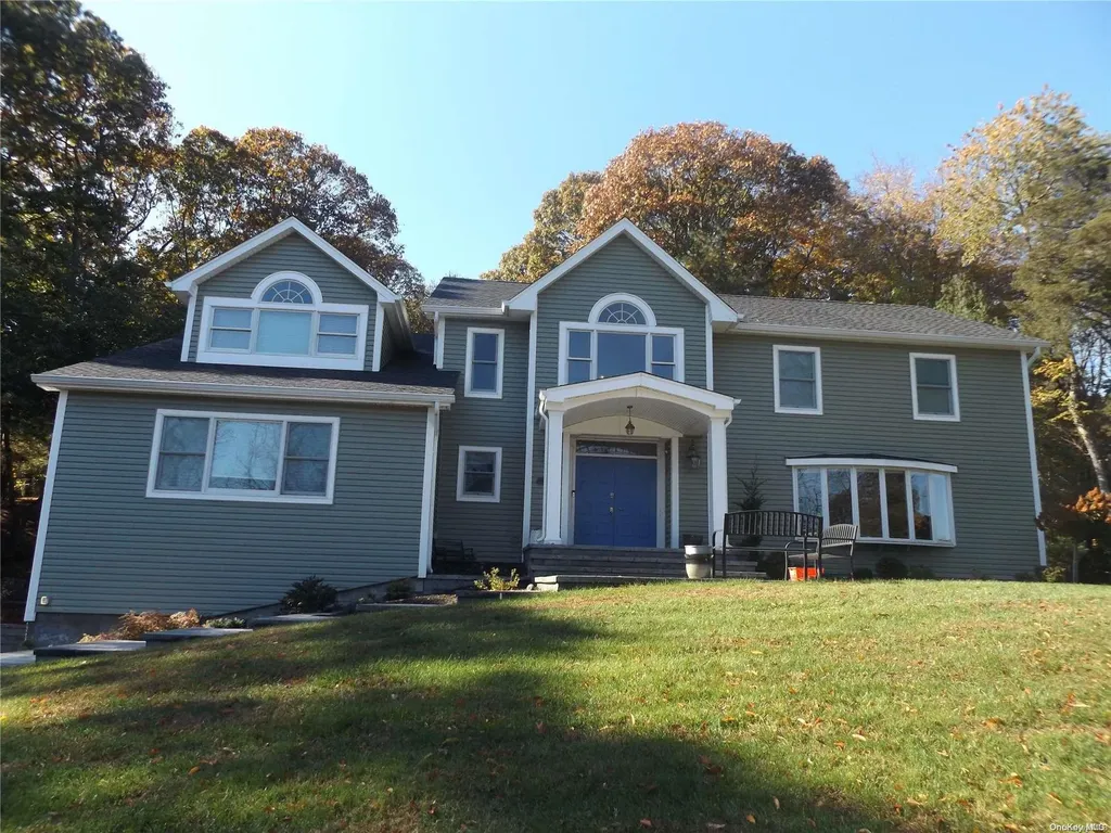 17 Riverview Terrace Smithtown NY 11787