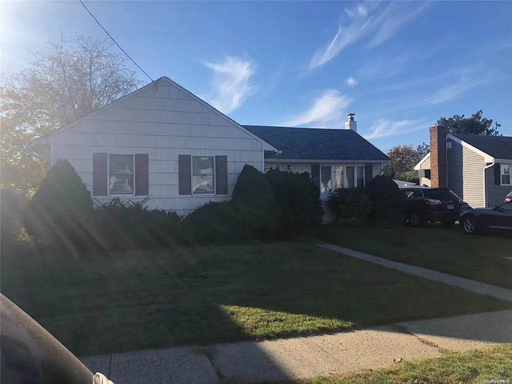 24 Nehring Avenue Babylon NY 11702