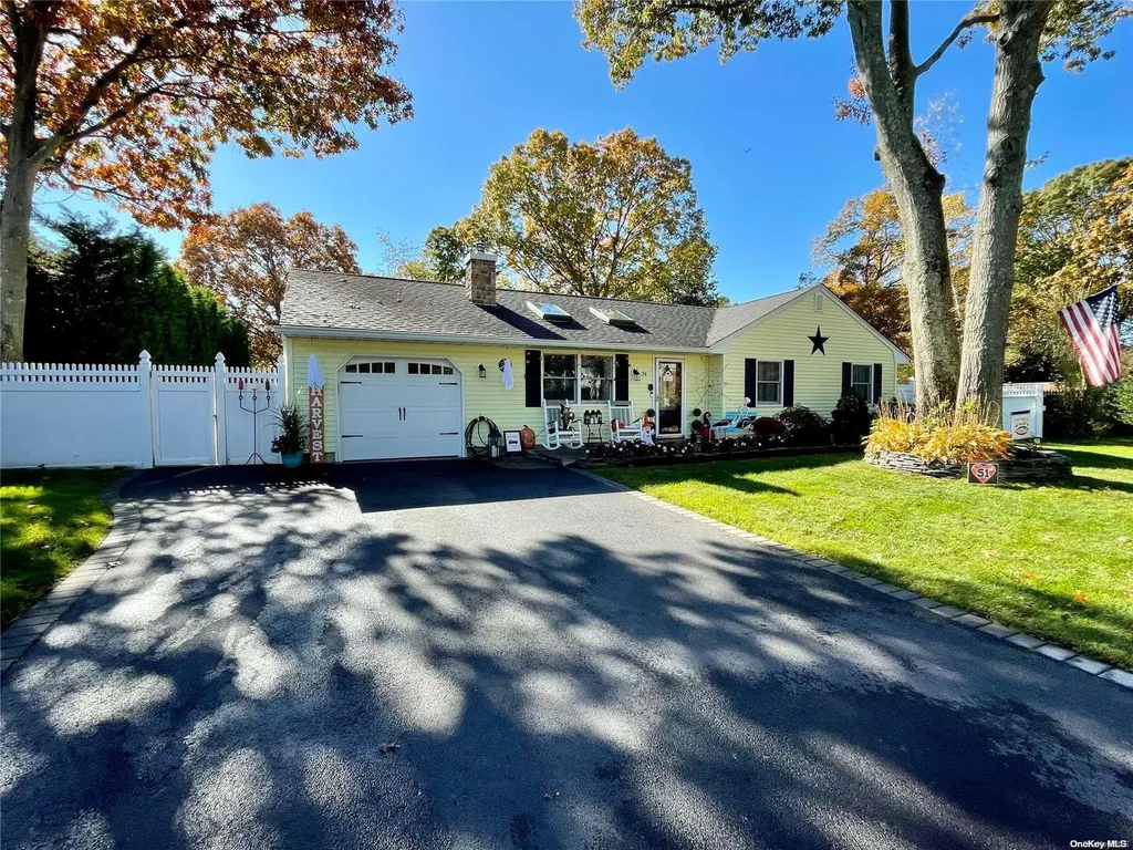 24 Wyeth Street Selden NY 11784