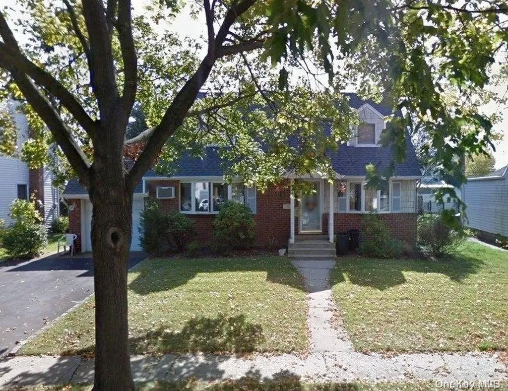 9 Ontario Avenue Plainview NY 11803
