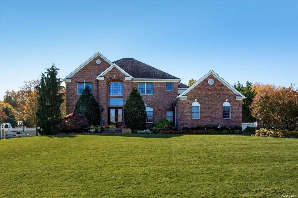 128 Majestic Drive Dix Hills NY 11746