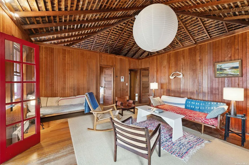 400 Diamond Lane Peconic NY 11958