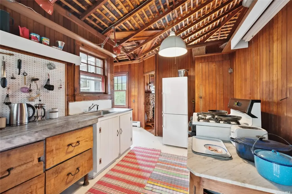 400 Diamond Lane Peconic NY 11958
