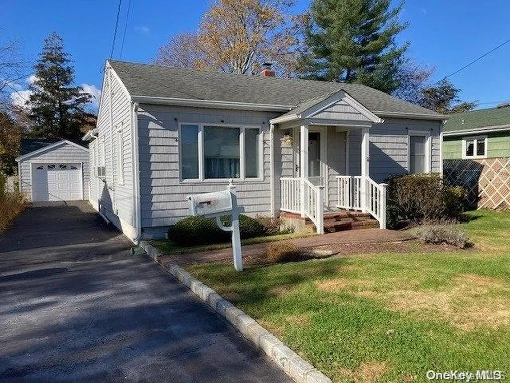 268 Falcon Avenue Patchogue NY 11772