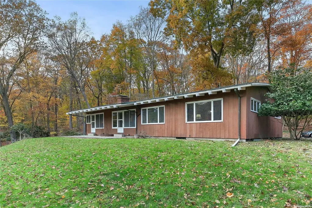 40 Hitherbrook Road Saint James NY 11780