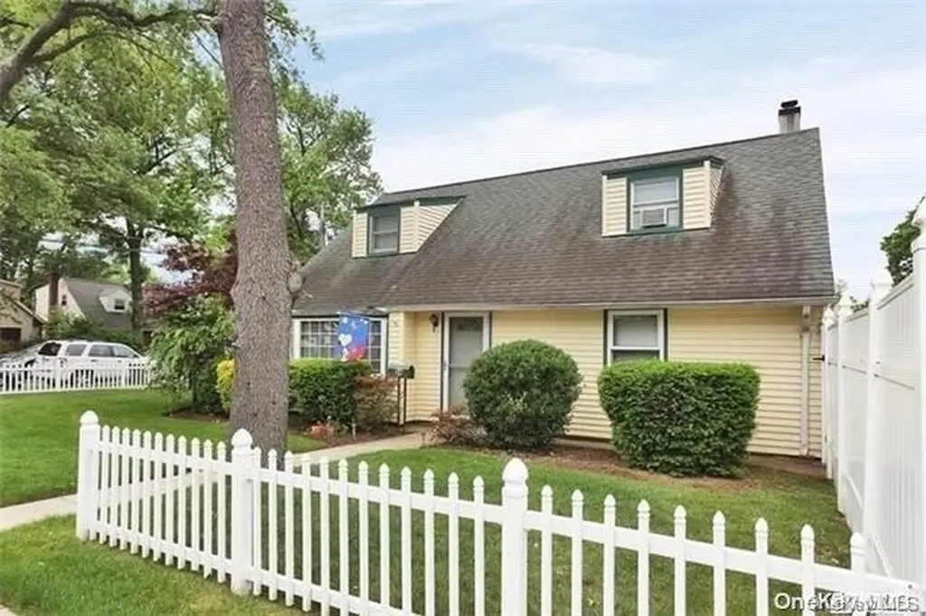 14 Lyncrest Street Valley Stream NY 11581