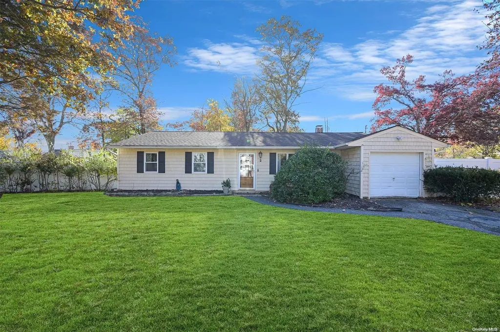2 Cortina Way Bay Shore NY 11706