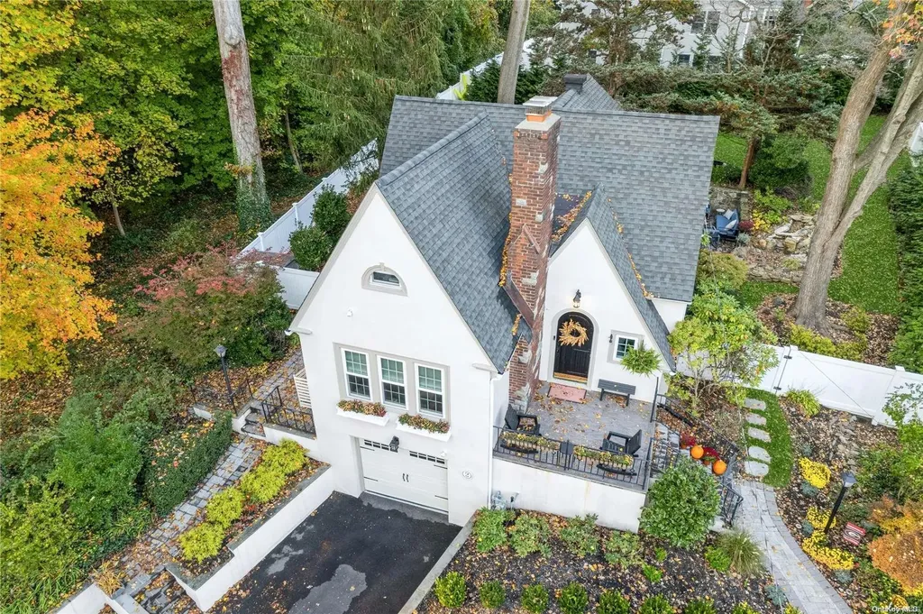 2 Cedar Lane Glen Head NY 11545