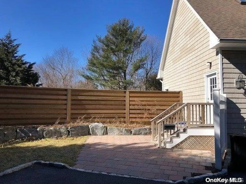 28 Merritts Path Rocky Point NY 11778