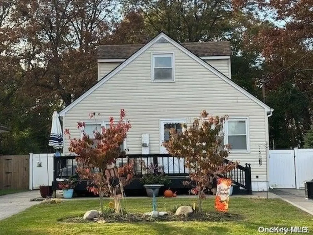 128 Smithtown Polk Boulevard Centereach NY 11720