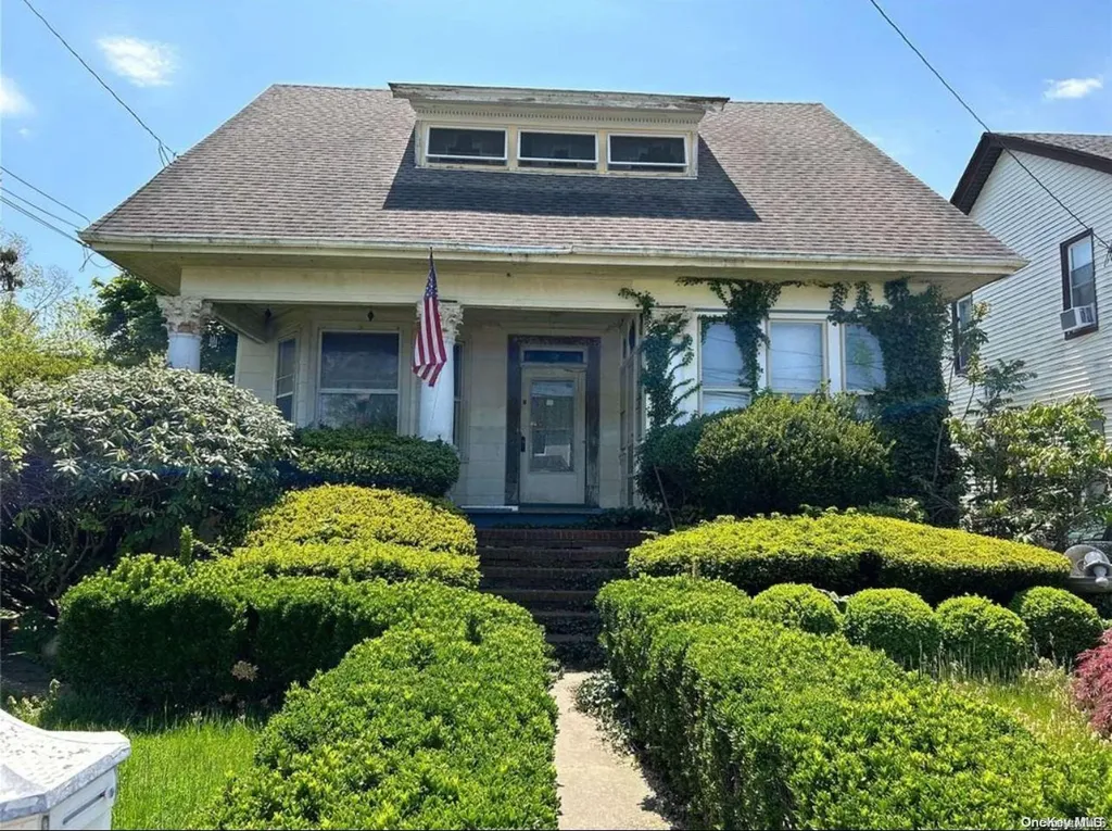 22 Carman Street Patchogue NY 11772