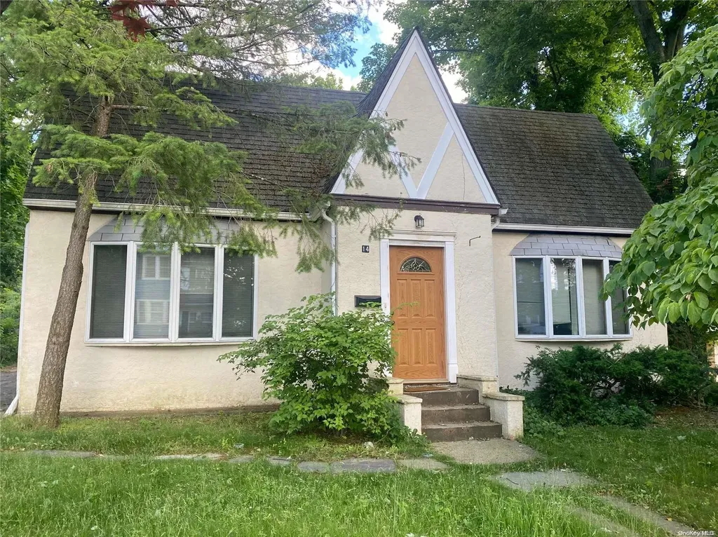 14 Centre Drive Manhasset NY 11030