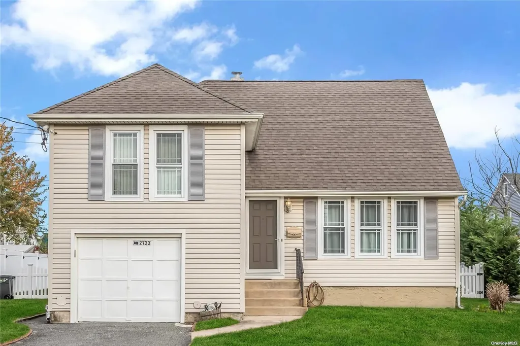 2733 Colonial Avenue Merrick NY 11566