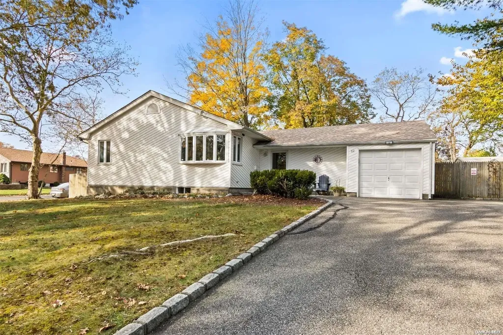 62 Hedgerow Lane Commack NY 11725
