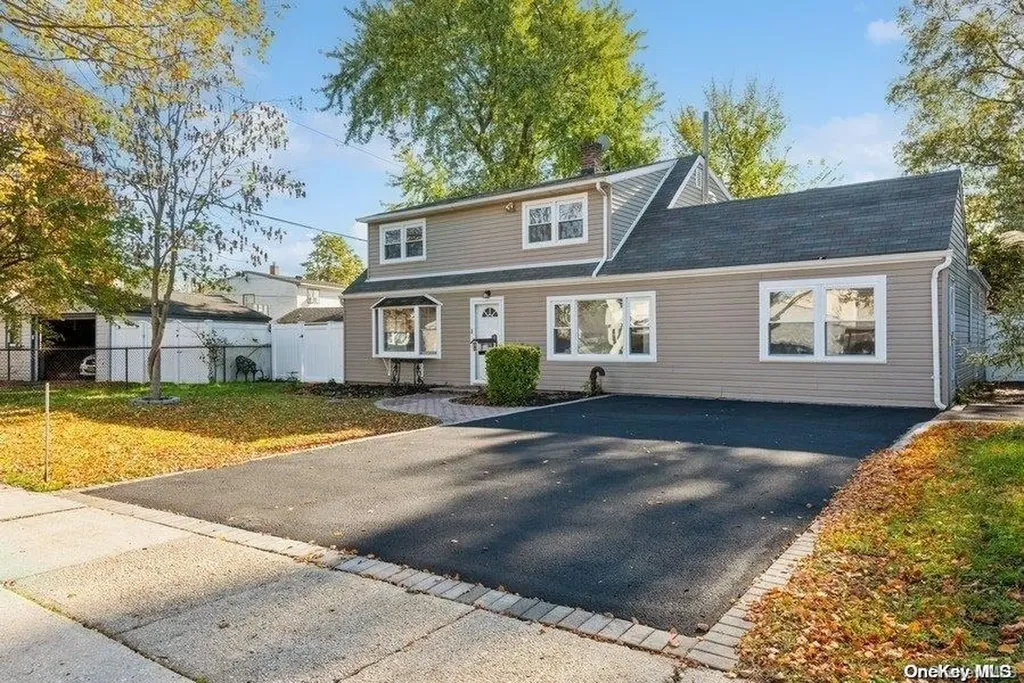 44 Griddle Lane Levittown NY 11756